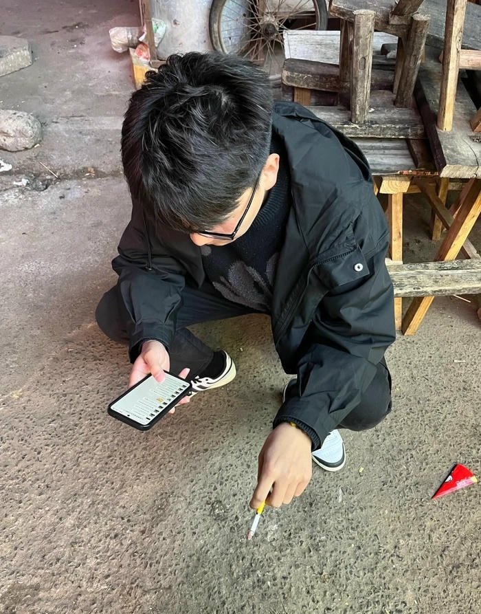 ảnh con trai hút thuốc bí ẩn