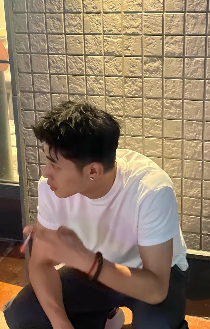 ảnh con trai hút thuốc nam tính