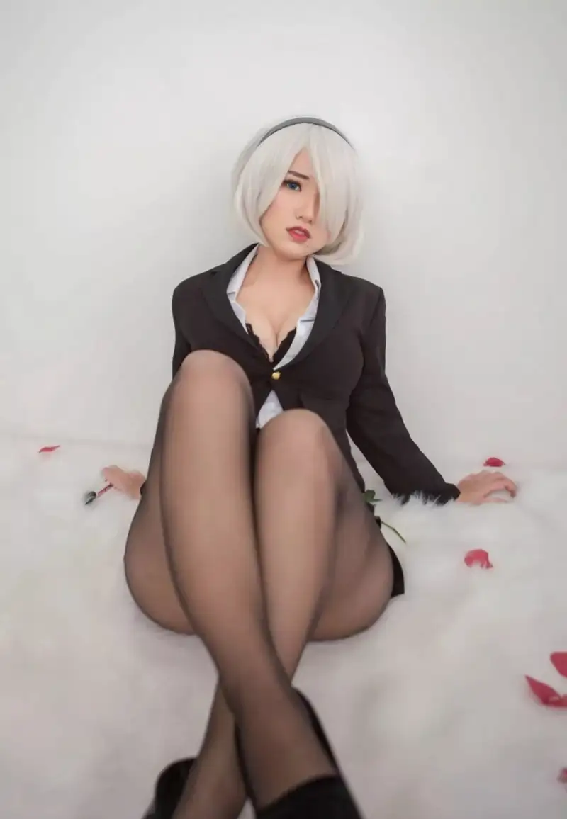 ảnh cosplay thư ký bưởi to