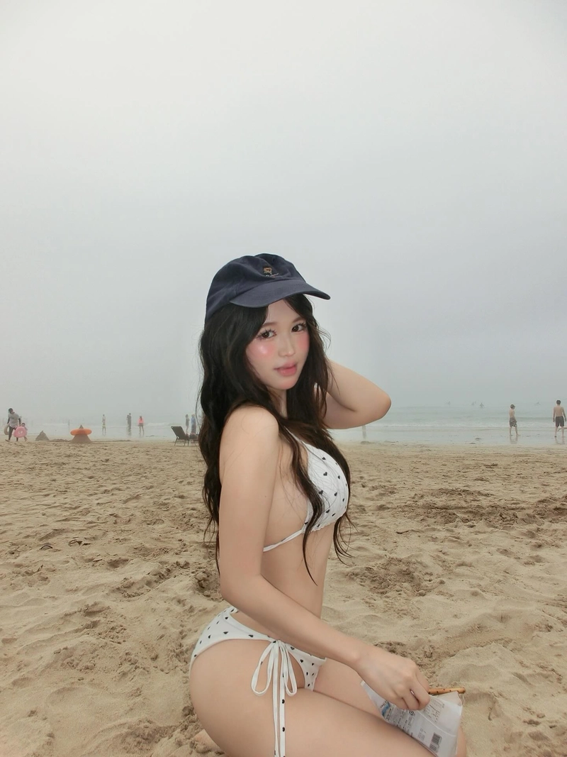 ảnh gái hàn quốc mặc bikini hồ bơi