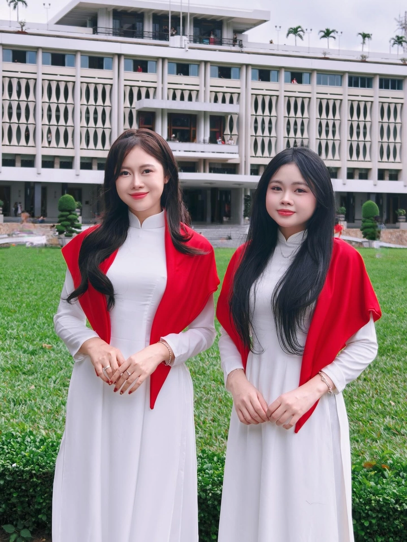 ảnh gái xinh 2k2 hồ bơi