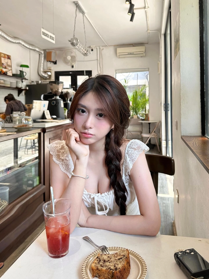 ảnh hot girl tóc dài đẹp pose ảnh