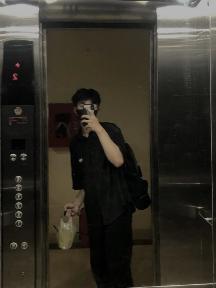 ảnh trai 2k8 chụp trước gương