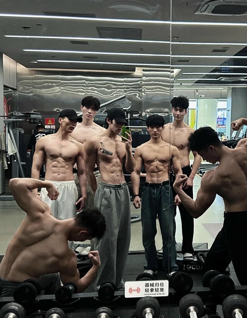 ảnh trai 6 múi thu hút