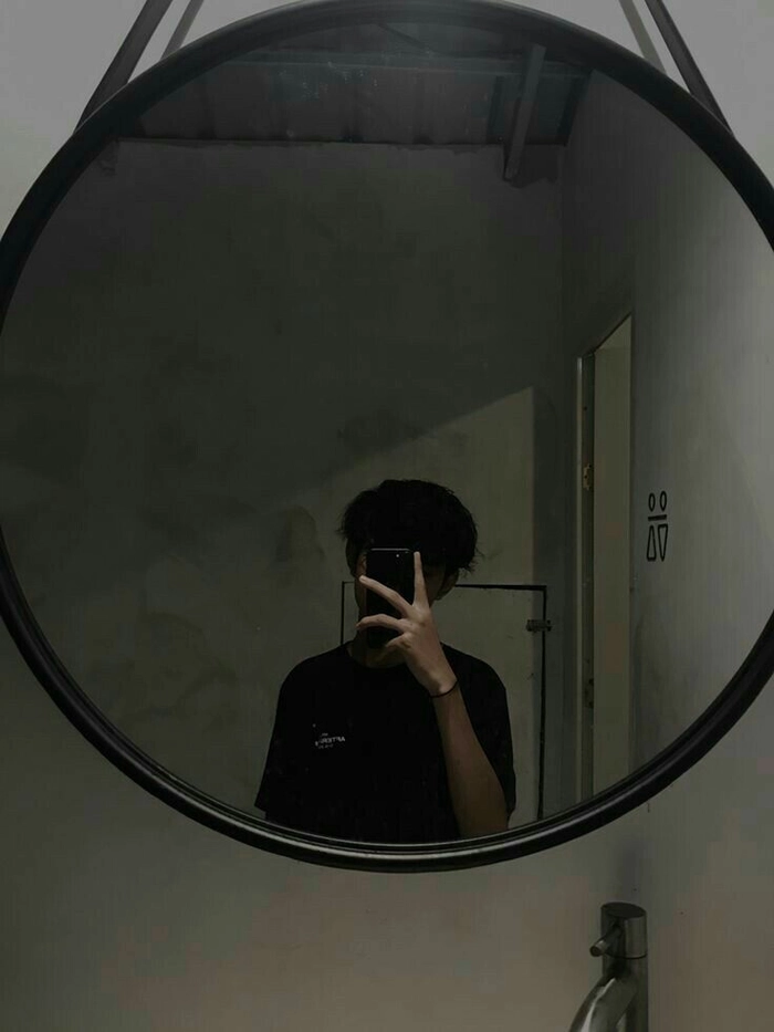 ảnh trai chụp trước gương 1
