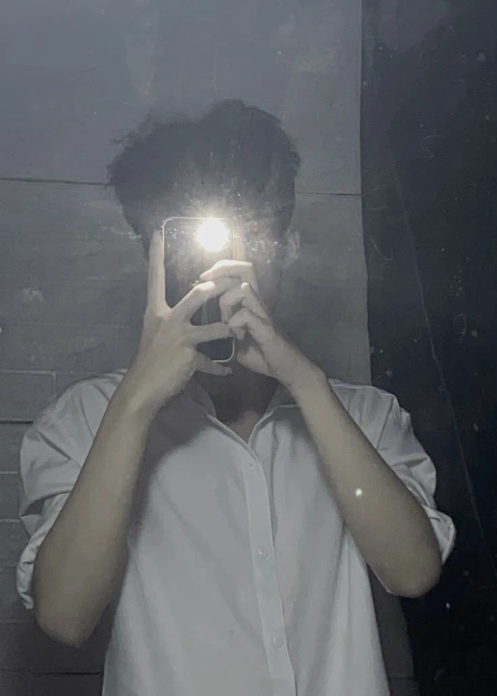 ảnh trai chụp trước gương 2