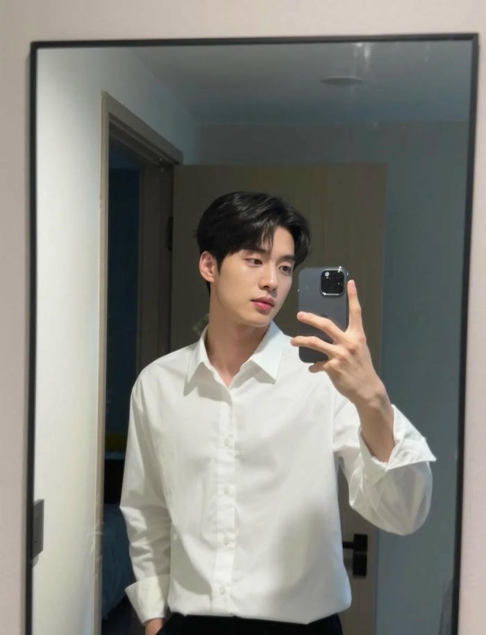 ảnh trai chụp trước gương