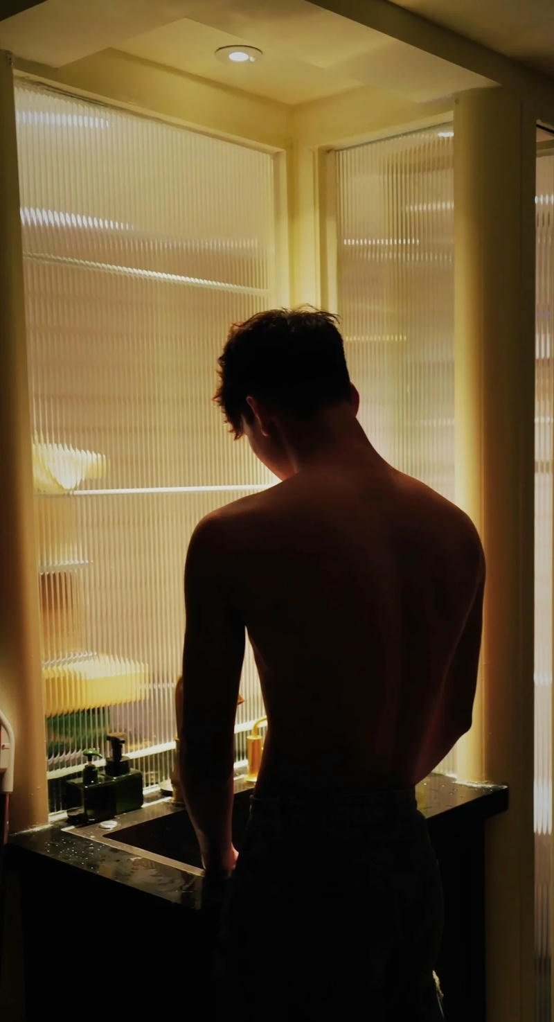 ảnh trai đẹp che mặt cuốn hút