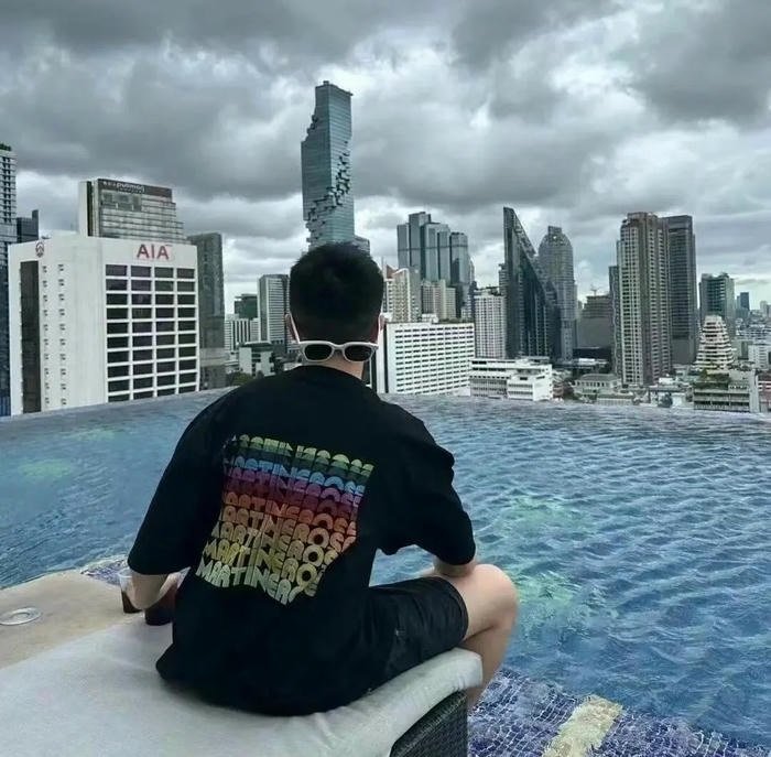 ảnh trai đẹp chụp sau lưng cá tính