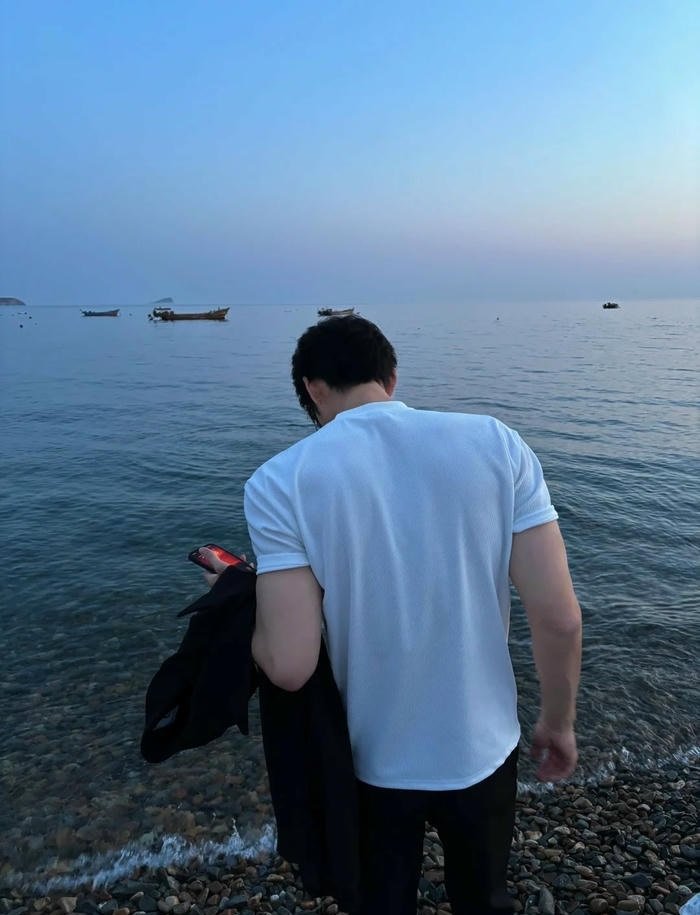 ảnh trai đẹp chụp sau lưng chuẩn gu