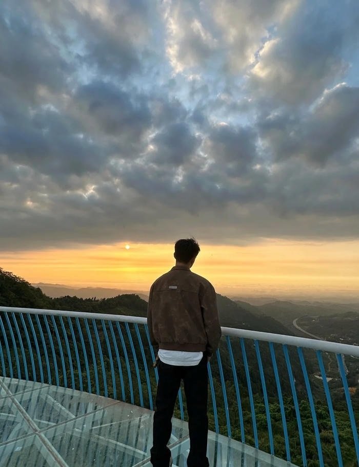 ảnh trai đẹp chụp sau lưng lạnh