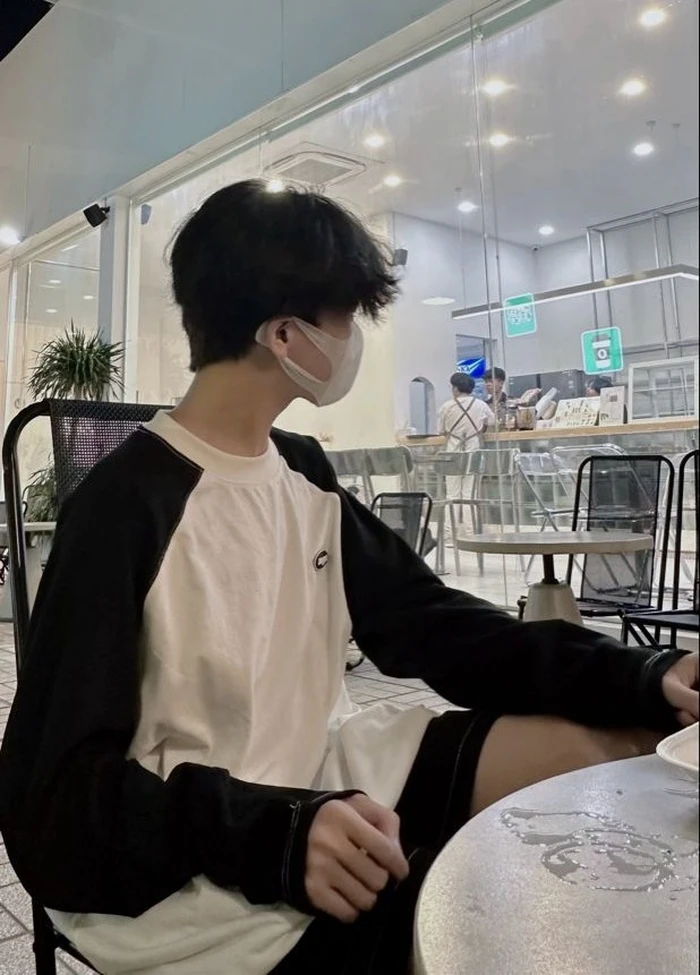 ảnh trai đẹp đeo khẩu trang 1