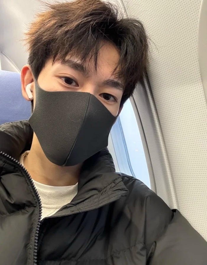 ảnh trai đẹp đeo khẩu trang cá tính