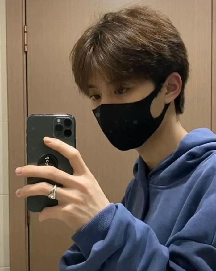 ảnh trai đẹp đeo khẩu trang chuẩn gu