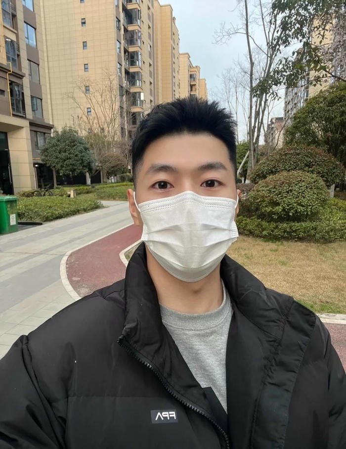 ảnh trai đẹp đeo khẩu trang nam tính
