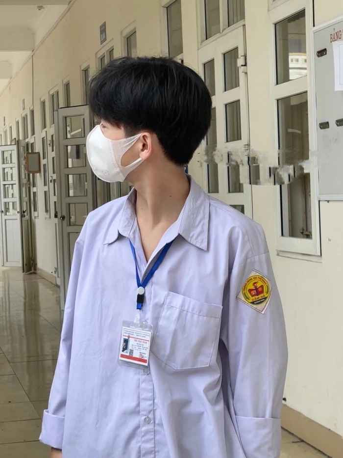 anh trai đẹp đeo khẩu trang