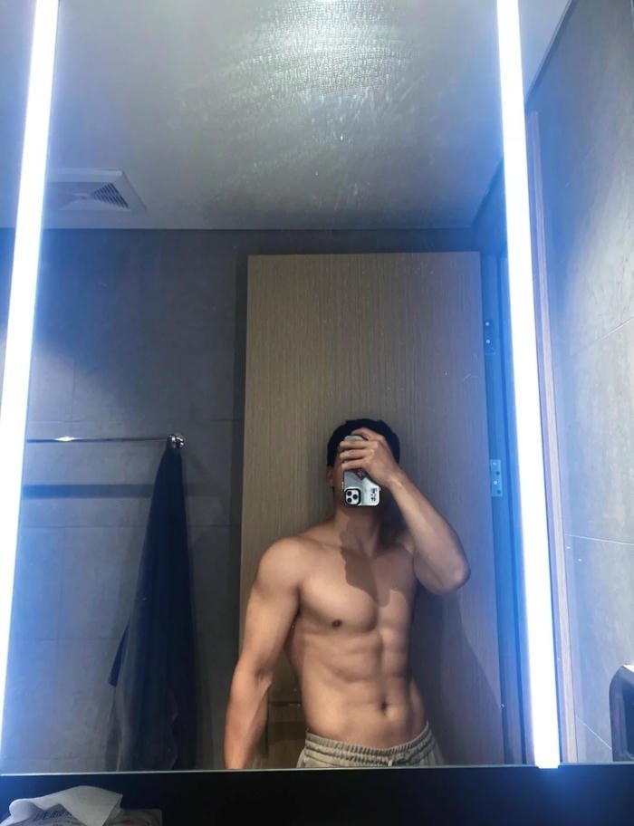 ảnh trai soi gương chất