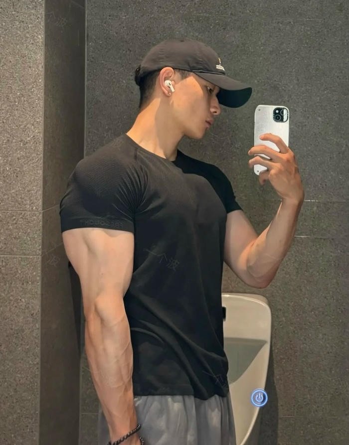 ảnh trai tập gym cuốn hút