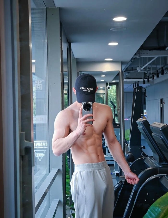 ảnh trai tập gym săn chắc