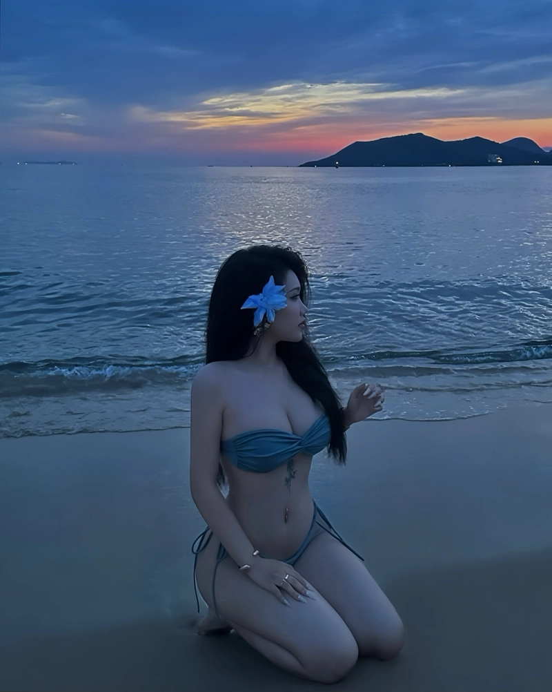 gái mặc bikini trong suốt sang chảnh