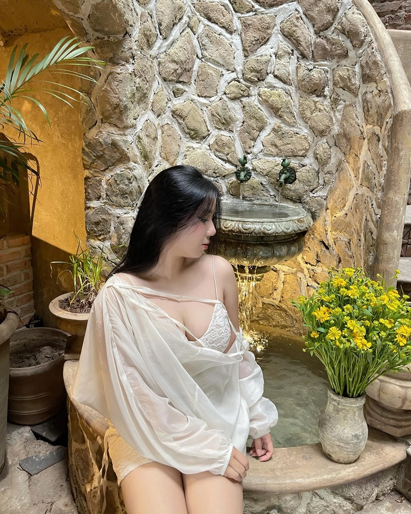 gái xinh 2k ngực to tròn