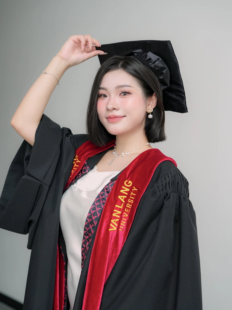 gái xinh 2k tốt nghiệp