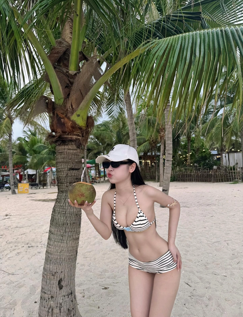 gái xinh mặc bikini dễ thương