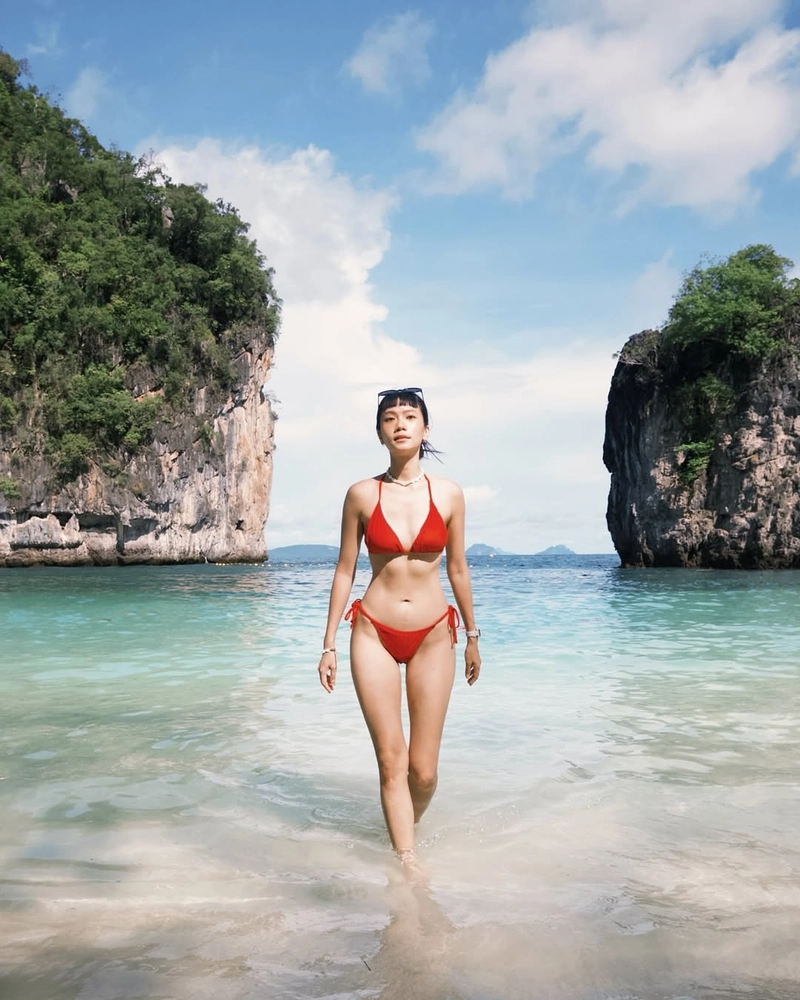 gái xinh mặc bikini nhỏ quyến rũ