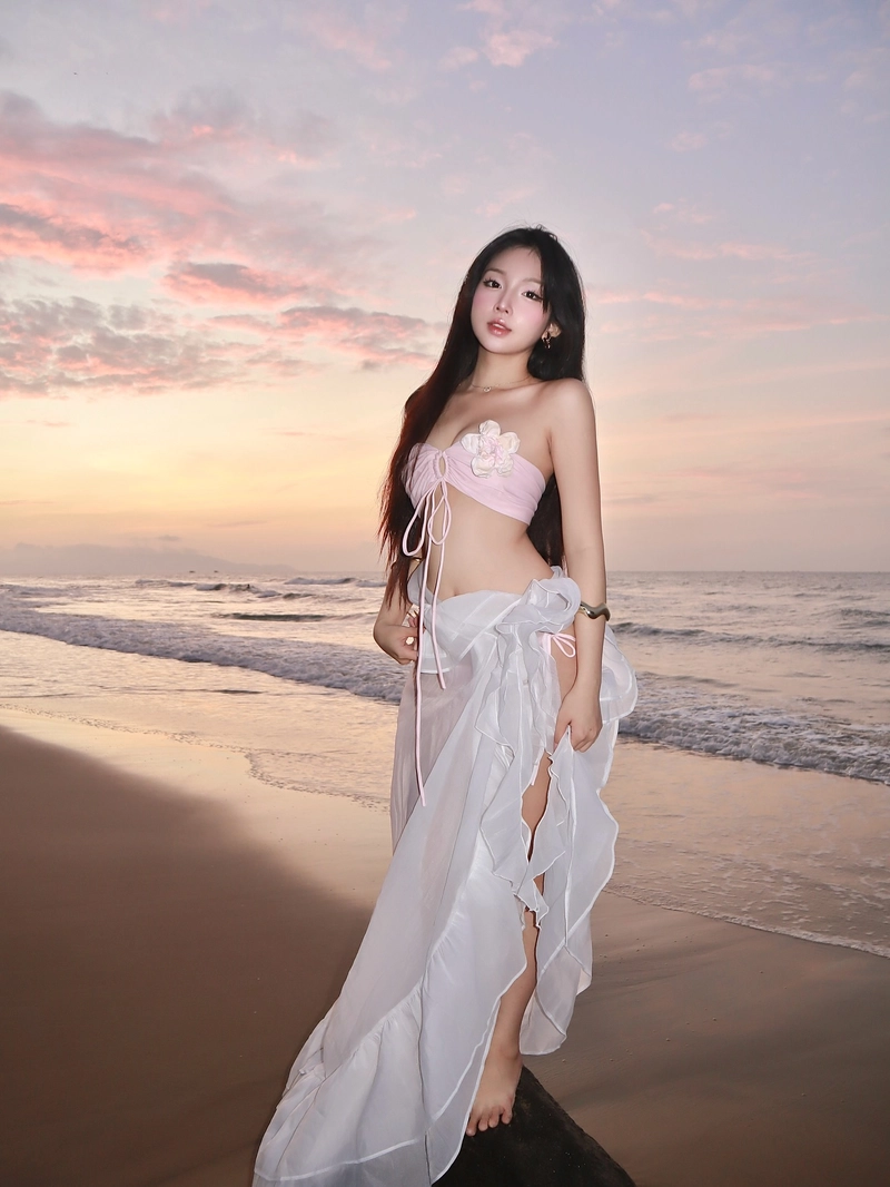 gái xinh mặc bikini trẻ trung