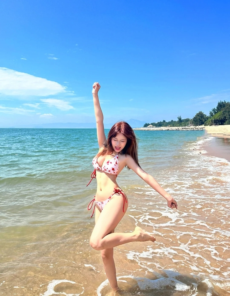 gái xinh trung quốc mặc bikini dễ thương