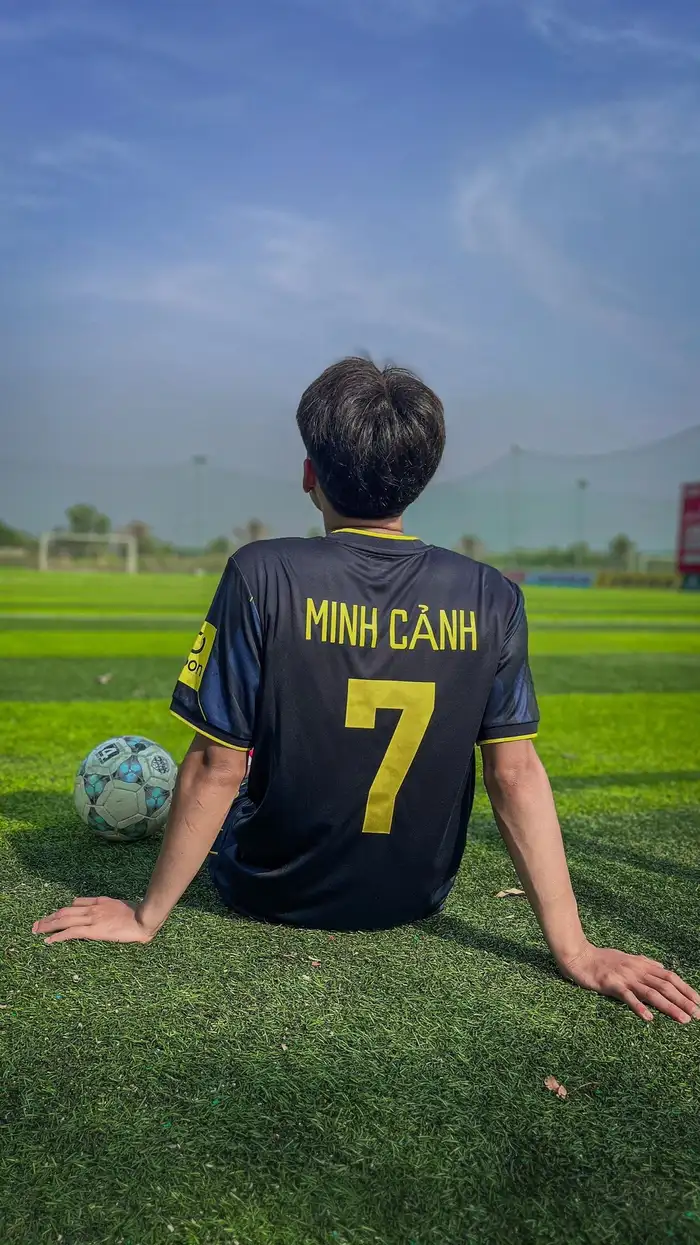 hình ảnh con trai đá bóng 28