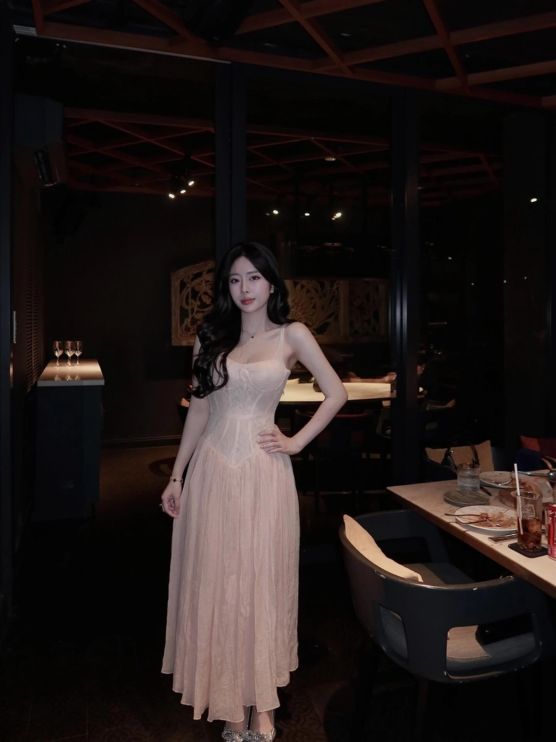 hình gái xinh 2k khoe dáng