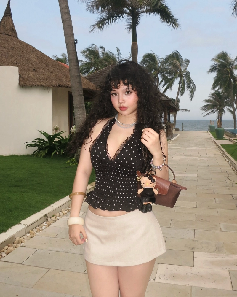 hot girl mặc váy ngắn style Hàn Quốc