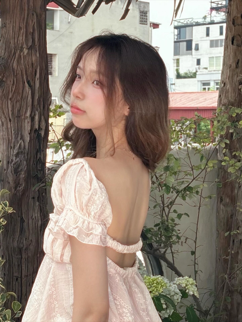 hot girl mặt mộc tự nhiên không tì vết