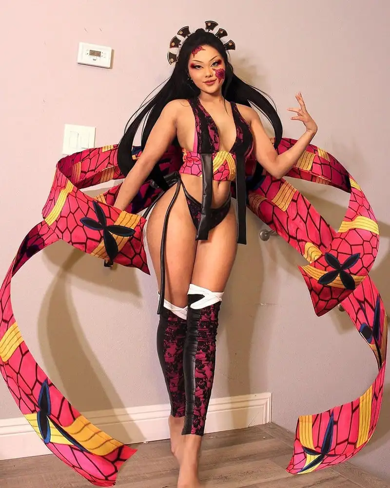 ảnh cosplay daki hở vú