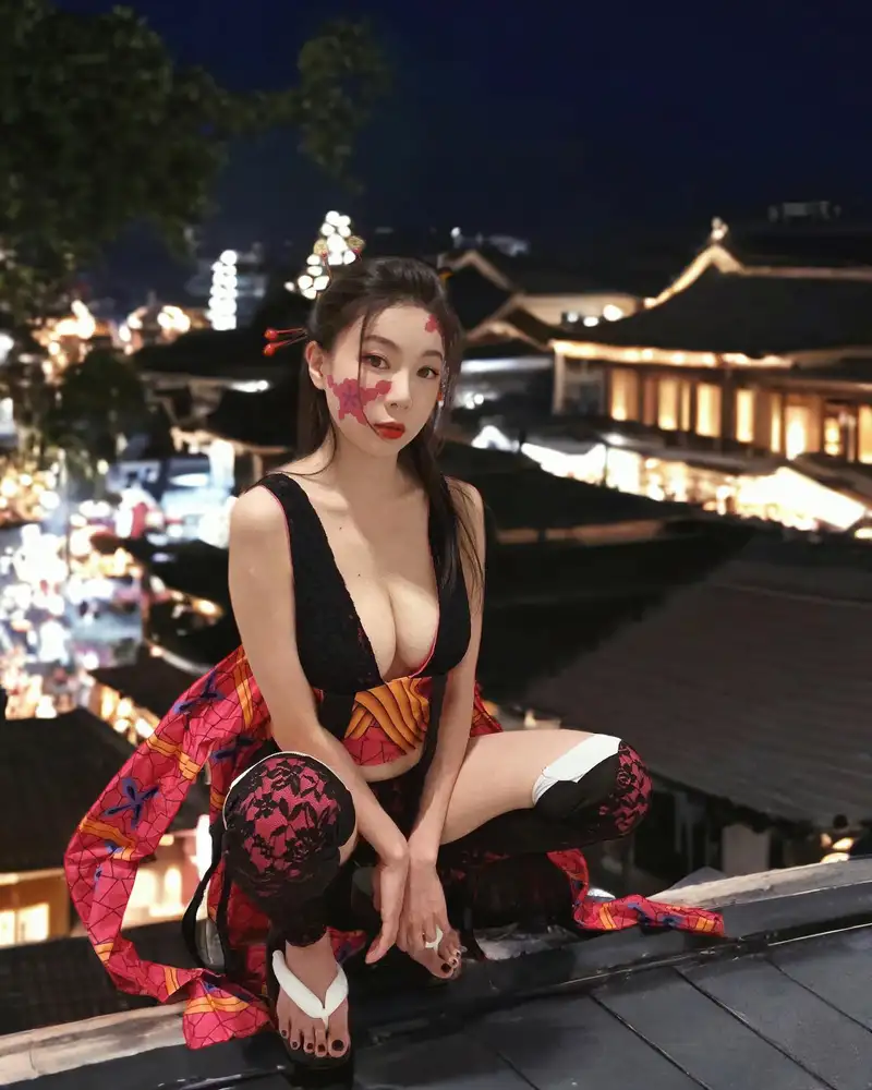 ảnh cosplay daki vú khủng