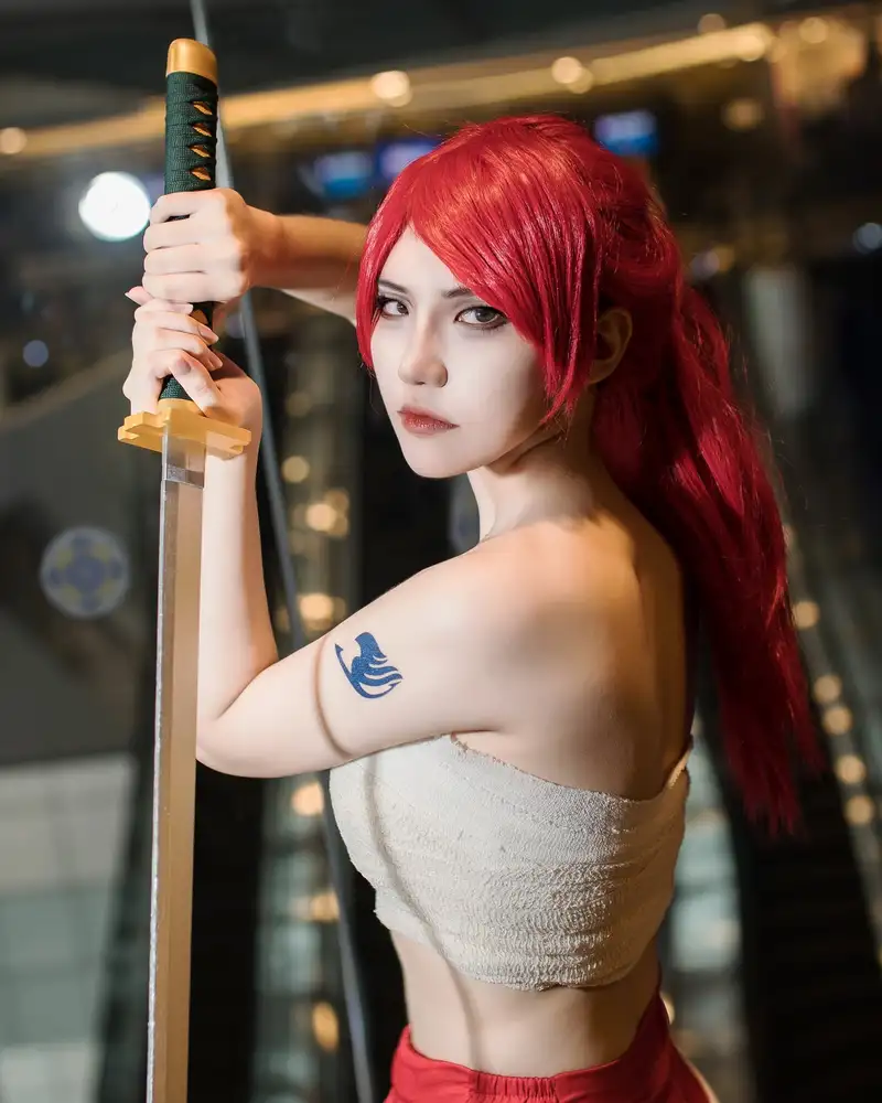 ảnh cosplay erza gợi cảm
