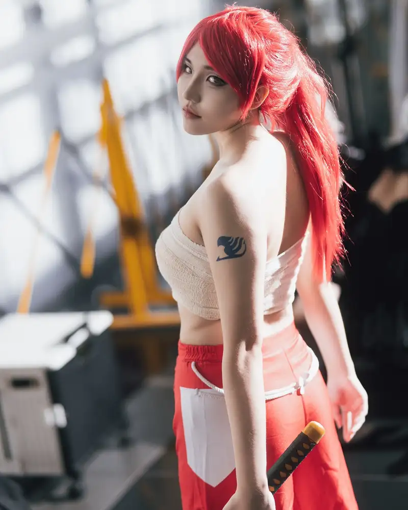 ảnh cosplay erza gợi tình