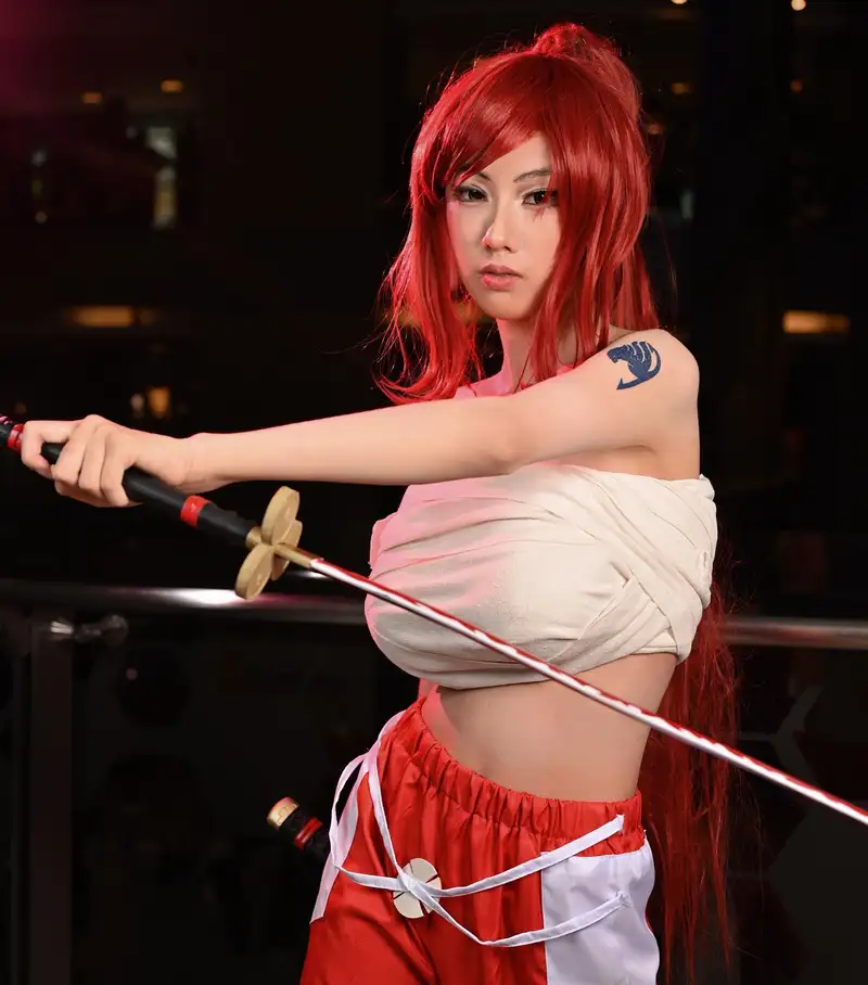ảnh cosplay erza siêu quyến rũ