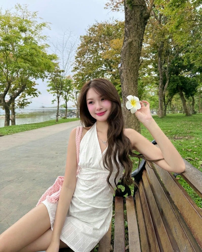 ảnh gái cấp 3 trong công viên