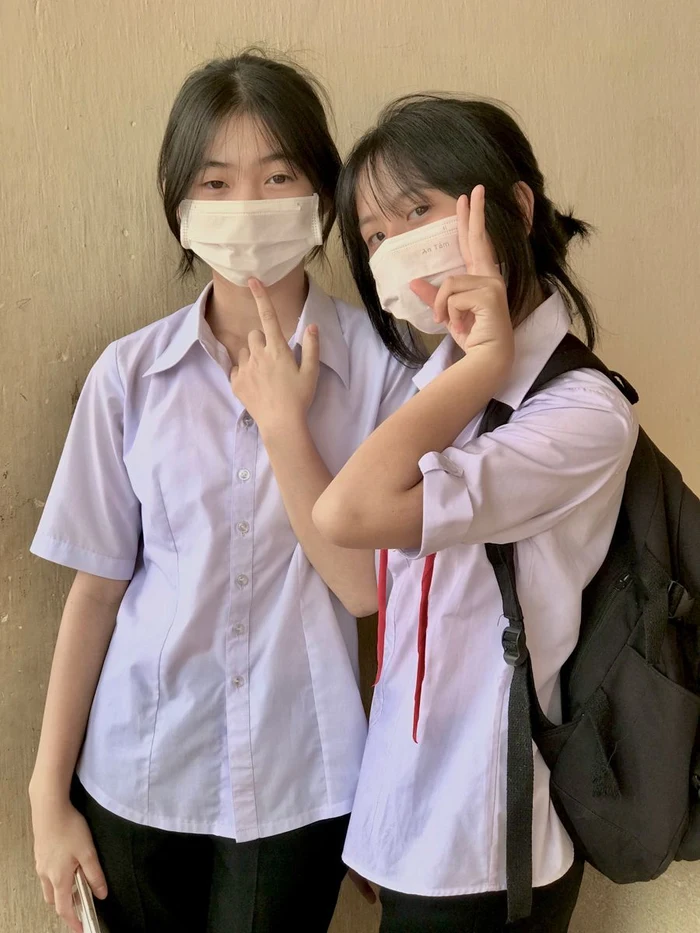 ảnh gái lớp 6 che mặt