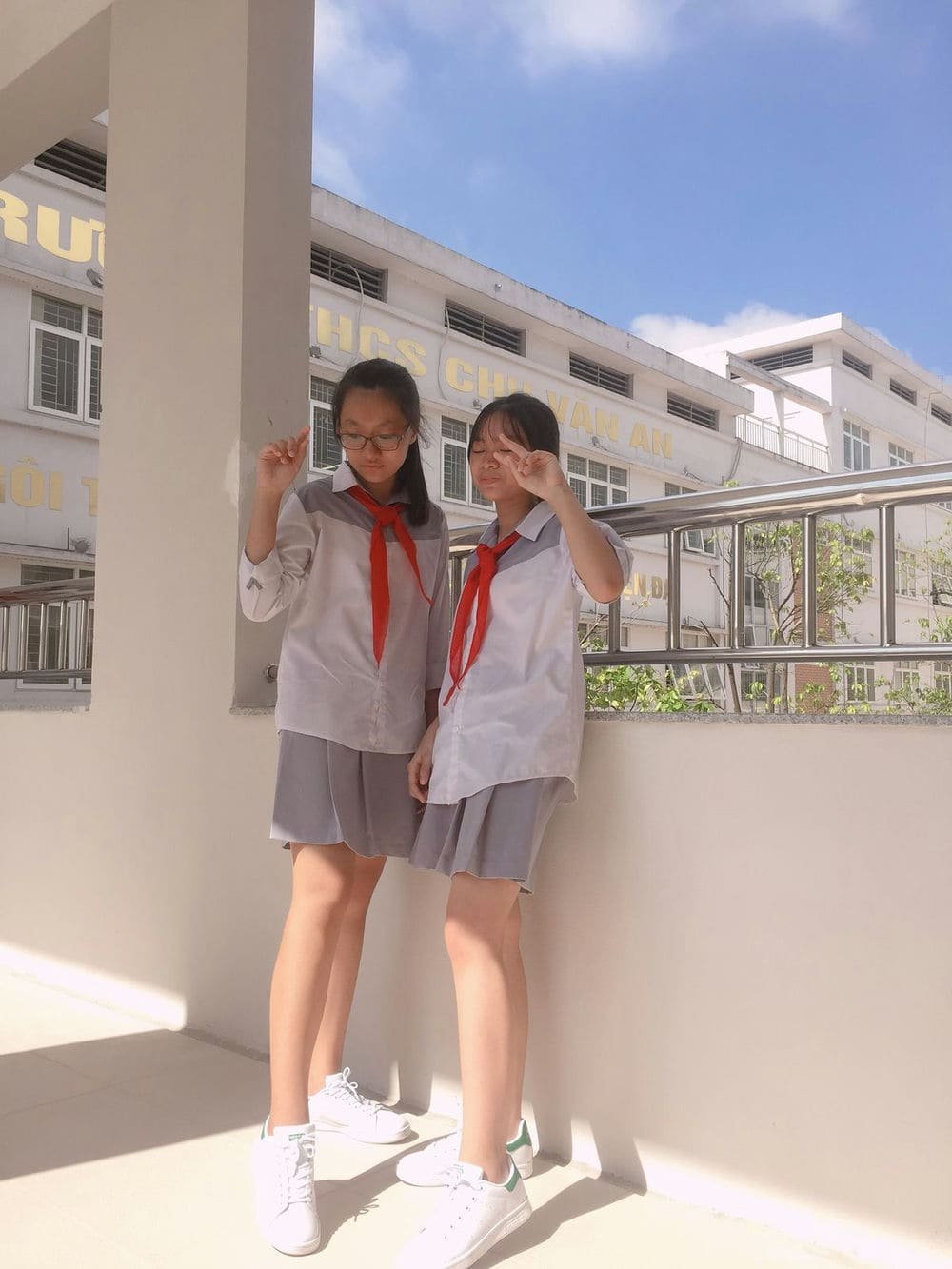 anh gai lop 6 hoc duong