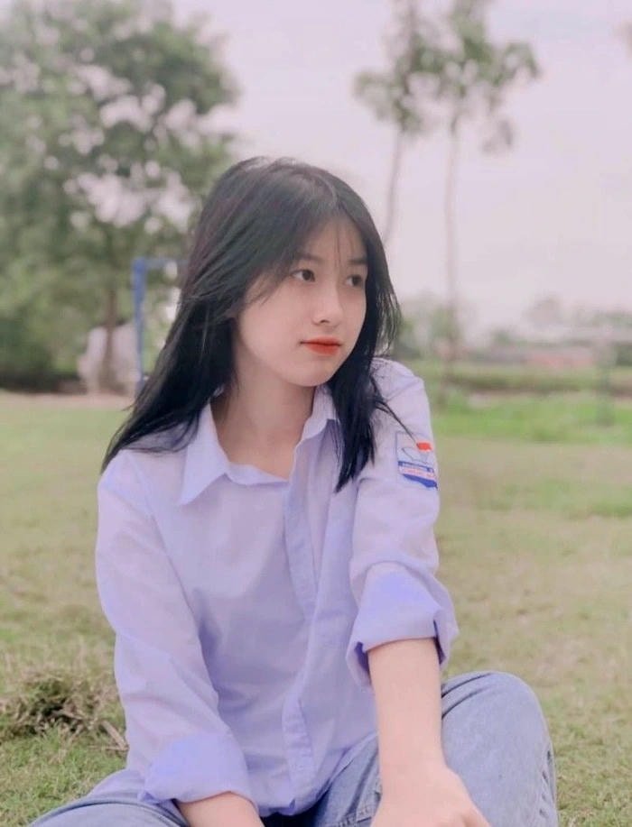 ảnh gái lớp 8 trên sân bóng