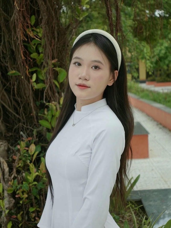 ảnh gái lớp 9 trên sân trường