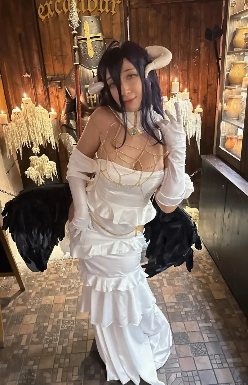 cosplay albedo 7