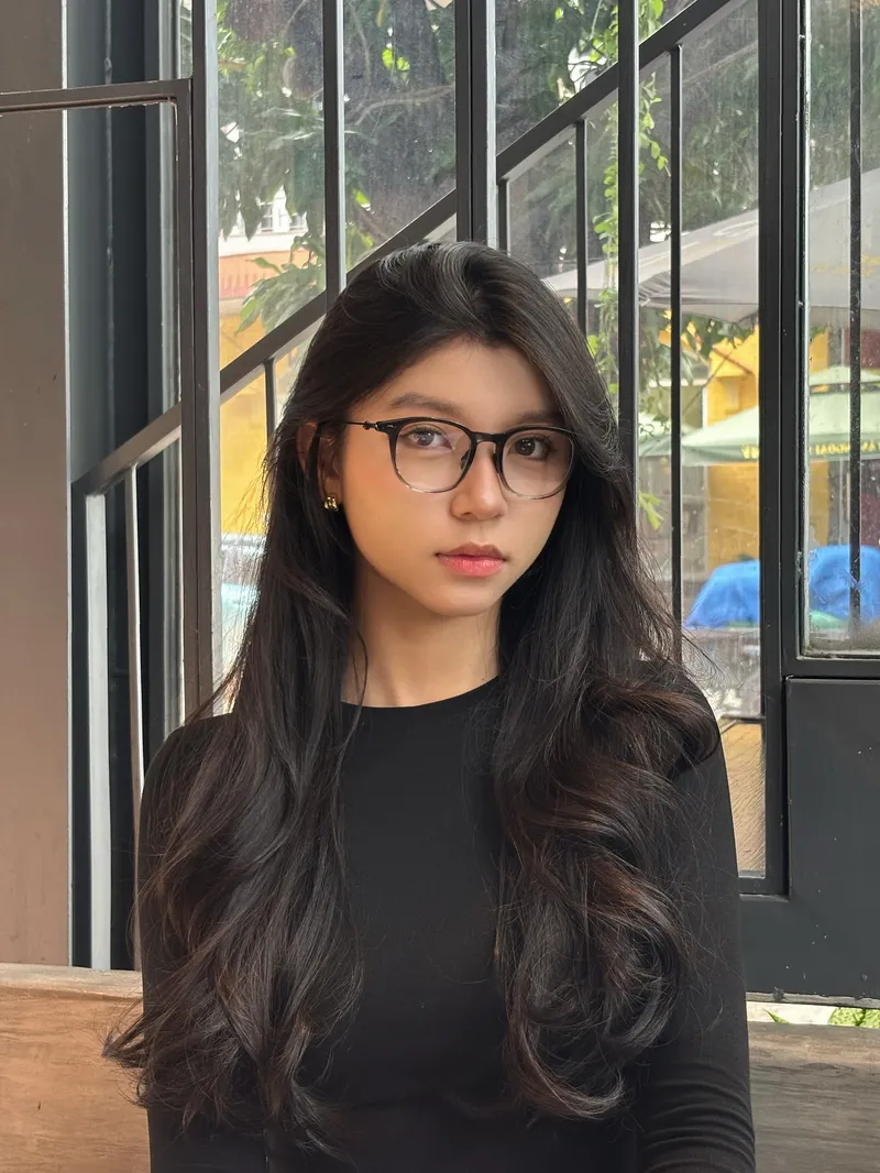 gái xinh tóc dài đeo kính 2k10