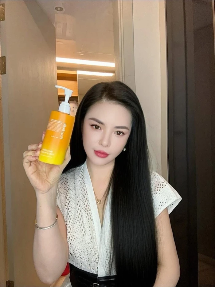 hot girl nguyễn hoàng mai ly 18