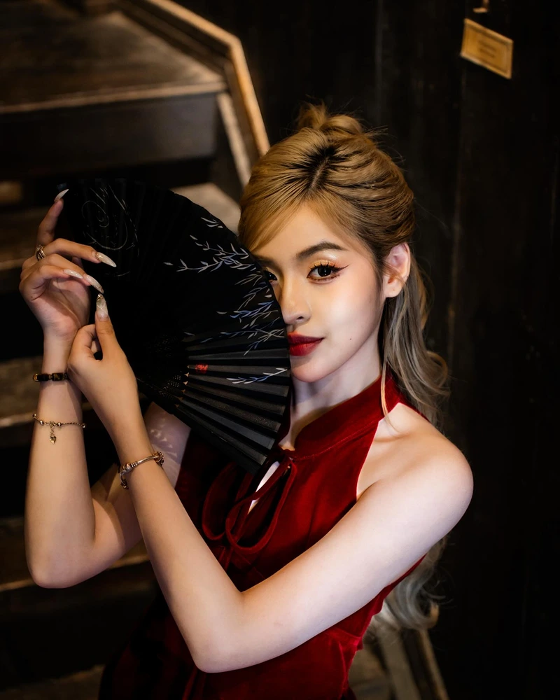 hot girl trứng rán sinh năm bao nhiêu