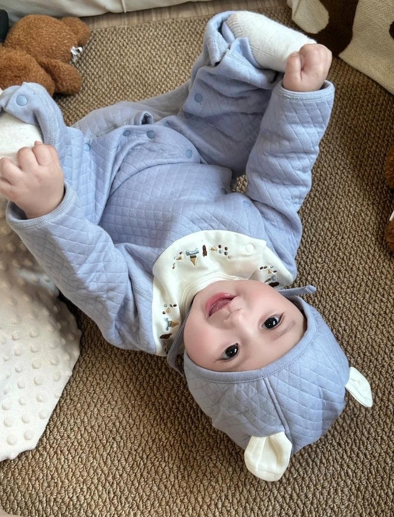 ảnh bé trai kháu khỉnh tinh nghịch