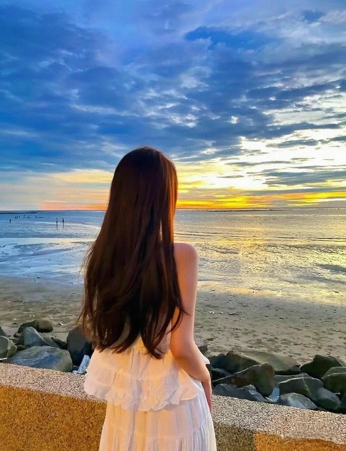 ảnh cô gái quay lưng 1